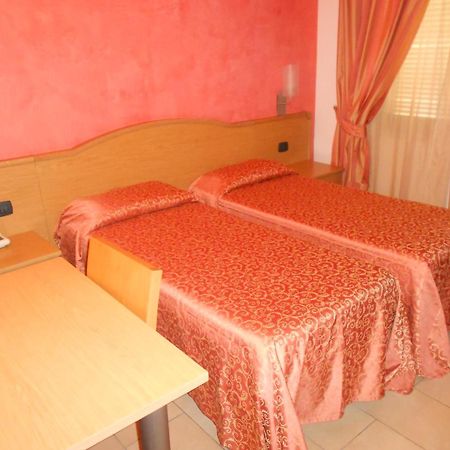 Hotel Tenda Rossa مارينا دي كارّارا المظهر الخارجي الصورة