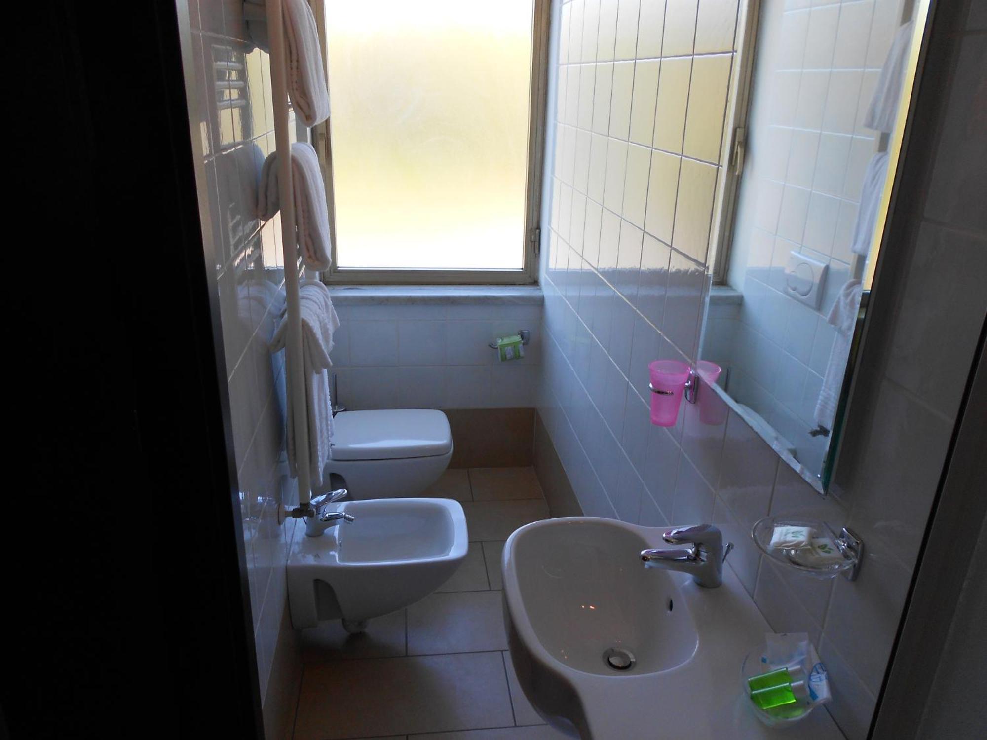 Hotel Tenda Rossa مارينا دي كارّارا المظهر الخارجي الصورة