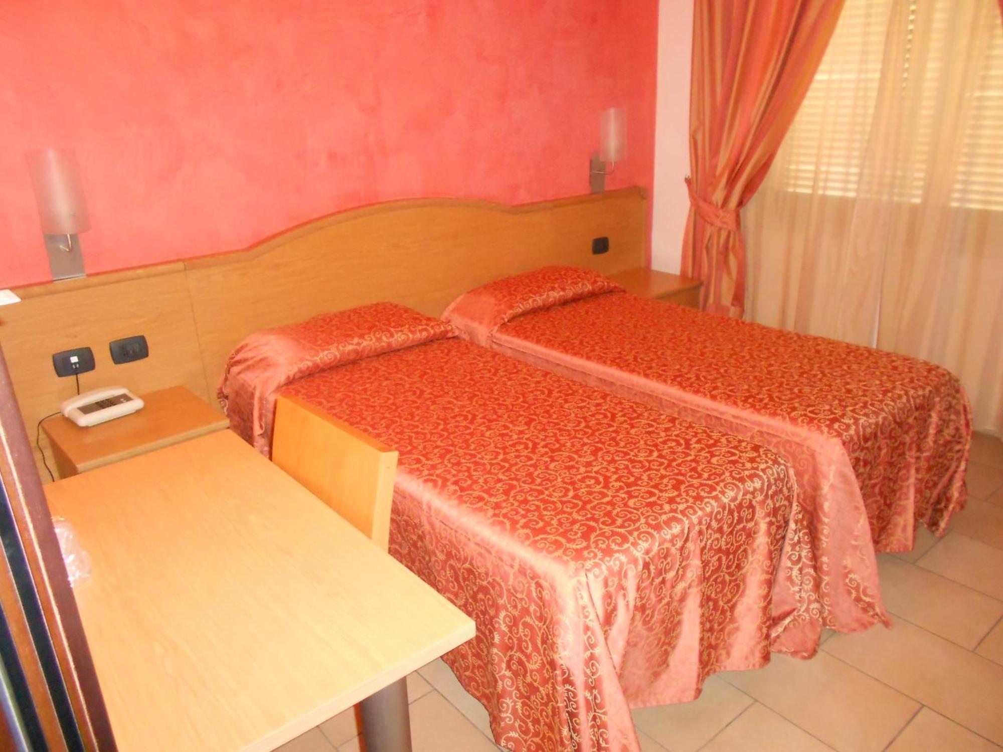 Hotel Tenda Rossa مارينا دي كارّارا المظهر الخارجي الصورة