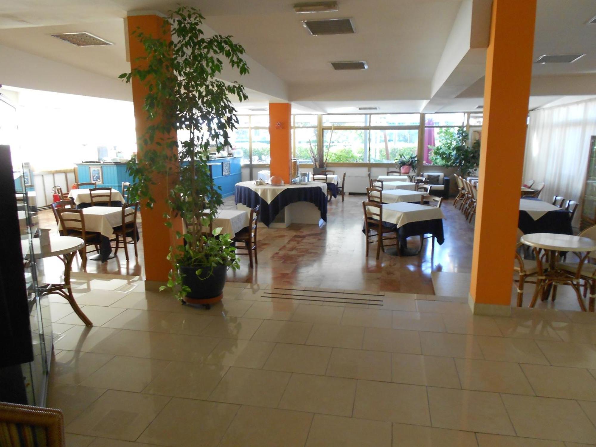 Hotel Tenda Rossa مارينا دي كارّارا المظهر الخارجي الصورة