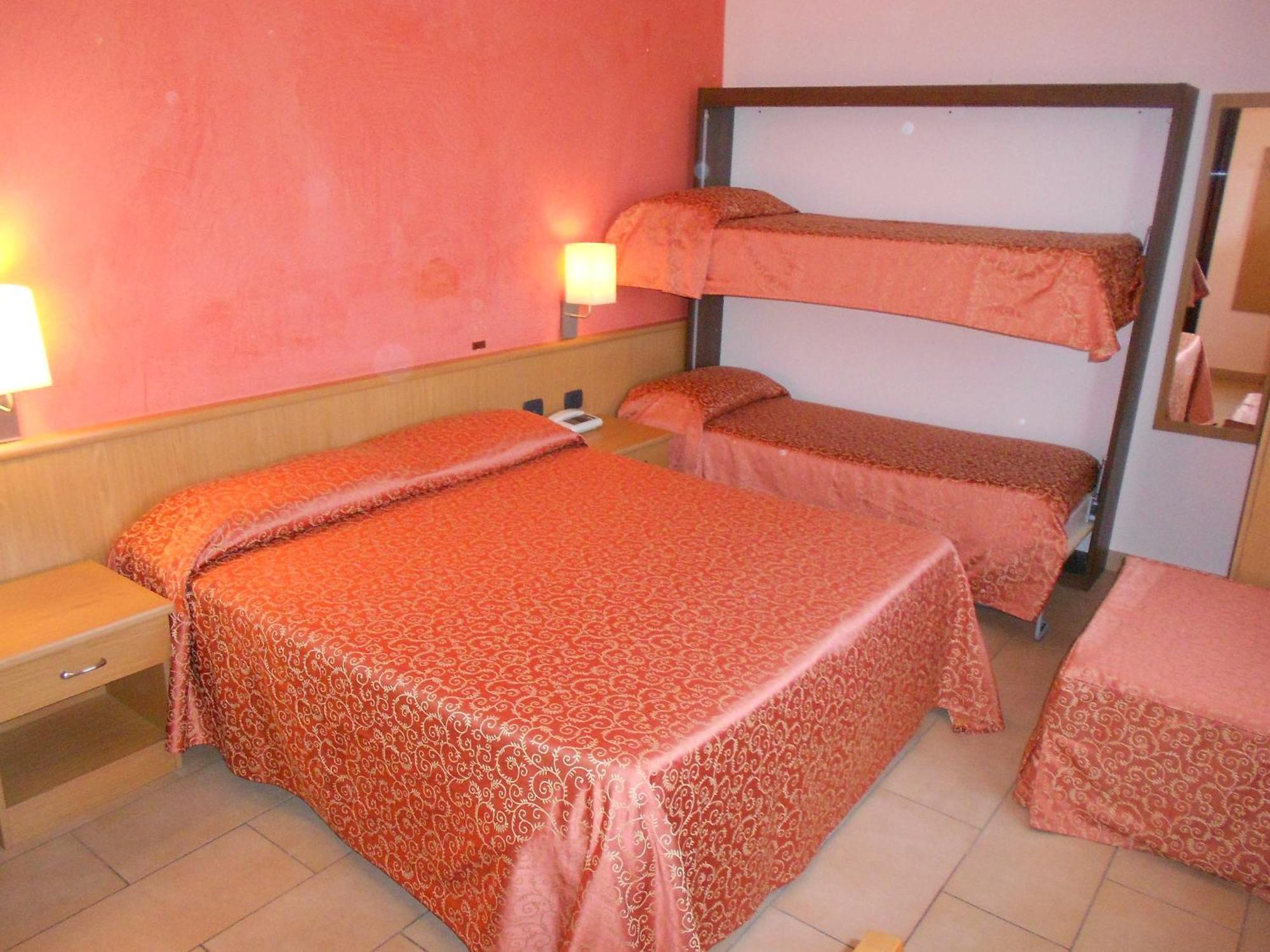 Hotel Tenda Rossa مارينا دي كارّارا المظهر الخارجي الصورة