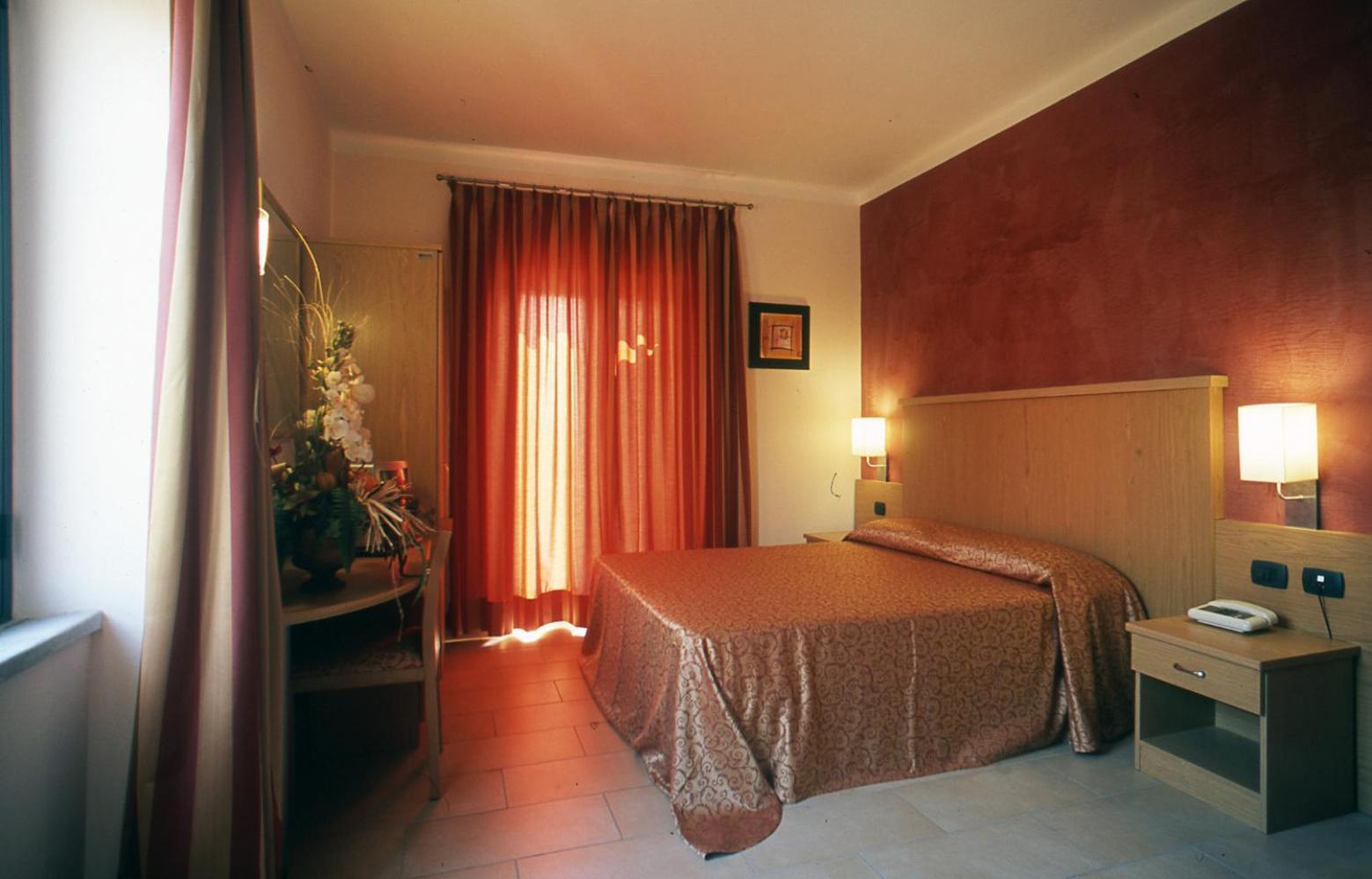 Hotel Tenda Rossa مارينا دي كارّارا المظهر الخارجي الصورة
