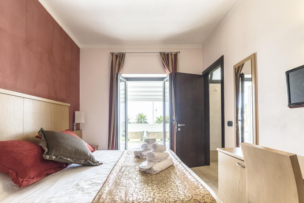Hotel Tenda Rossa مارينا دي كارّارا المظهر الخارجي الصورة