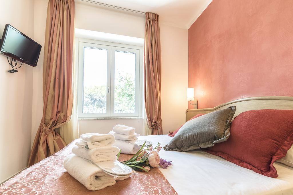 Hotel Tenda Rossa مارينا دي كارّارا المظهر الخارجي الصورة