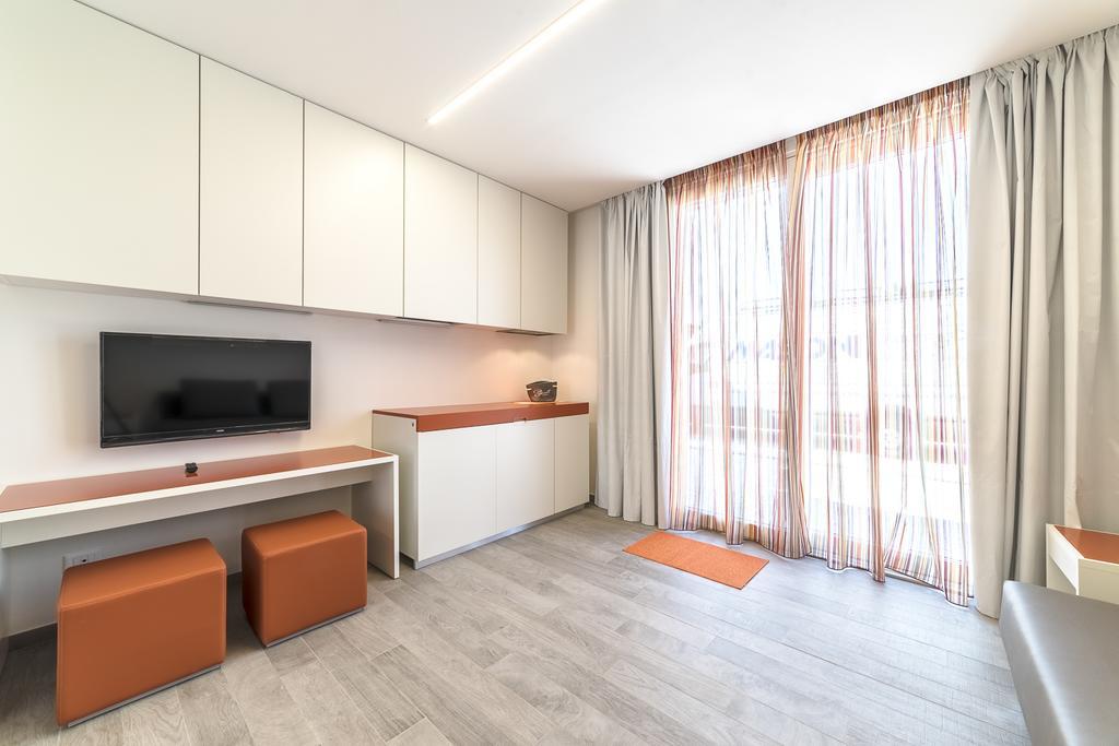 Hotel Tenda Rossa مارينا دي كارّارا المظهر الخارجي الصورة